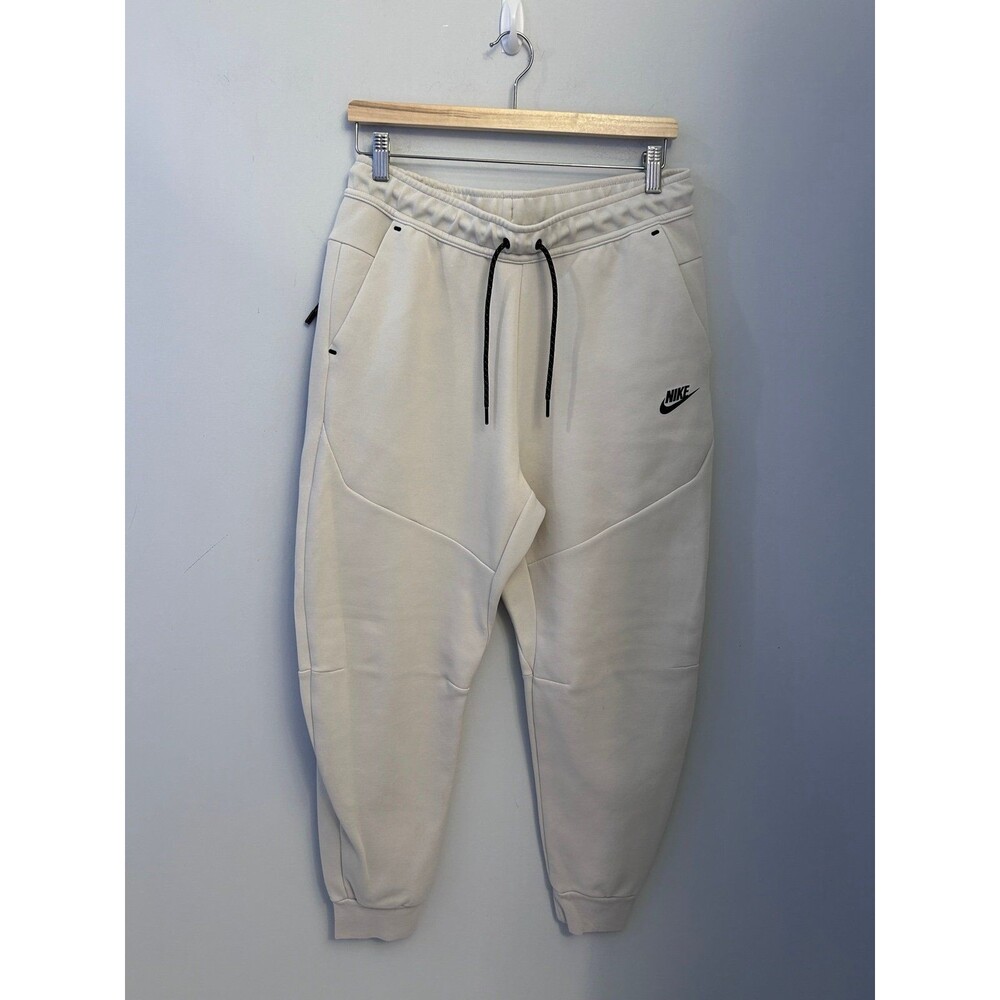 Nike TECH Fleece Pants/ Joggers/Trousers, Men's medium  Orewood New without tags